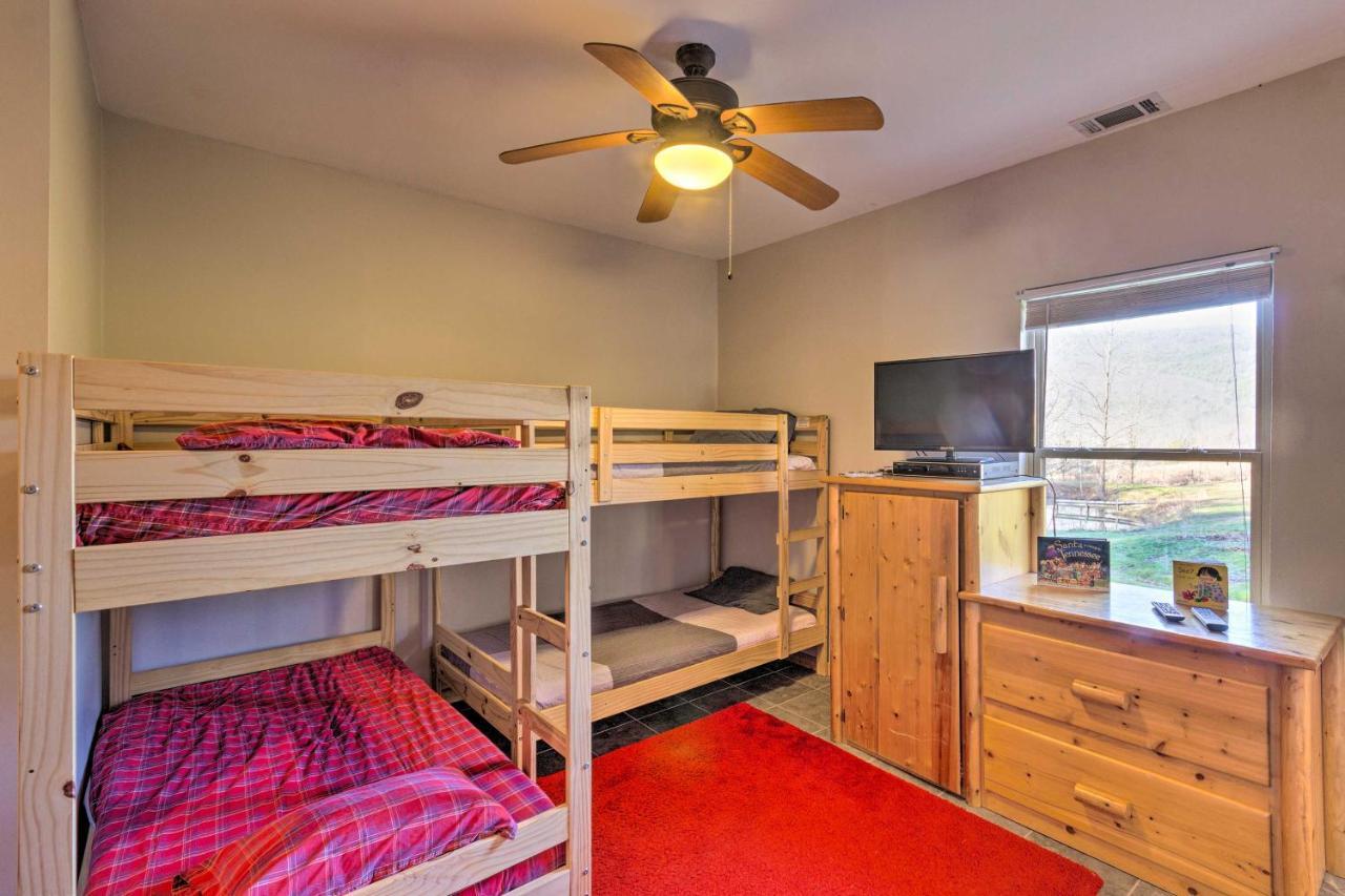 Pet-Friendly Blue Ridge, Cherokee Forest Retreat! Greeneville ภายนอก รูปภาพ