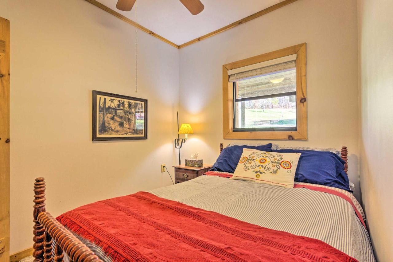 Pet-Friendly Blue Ridge, Cherokee Forest Retreat! Greeneville ภายนอก รูปภาพ