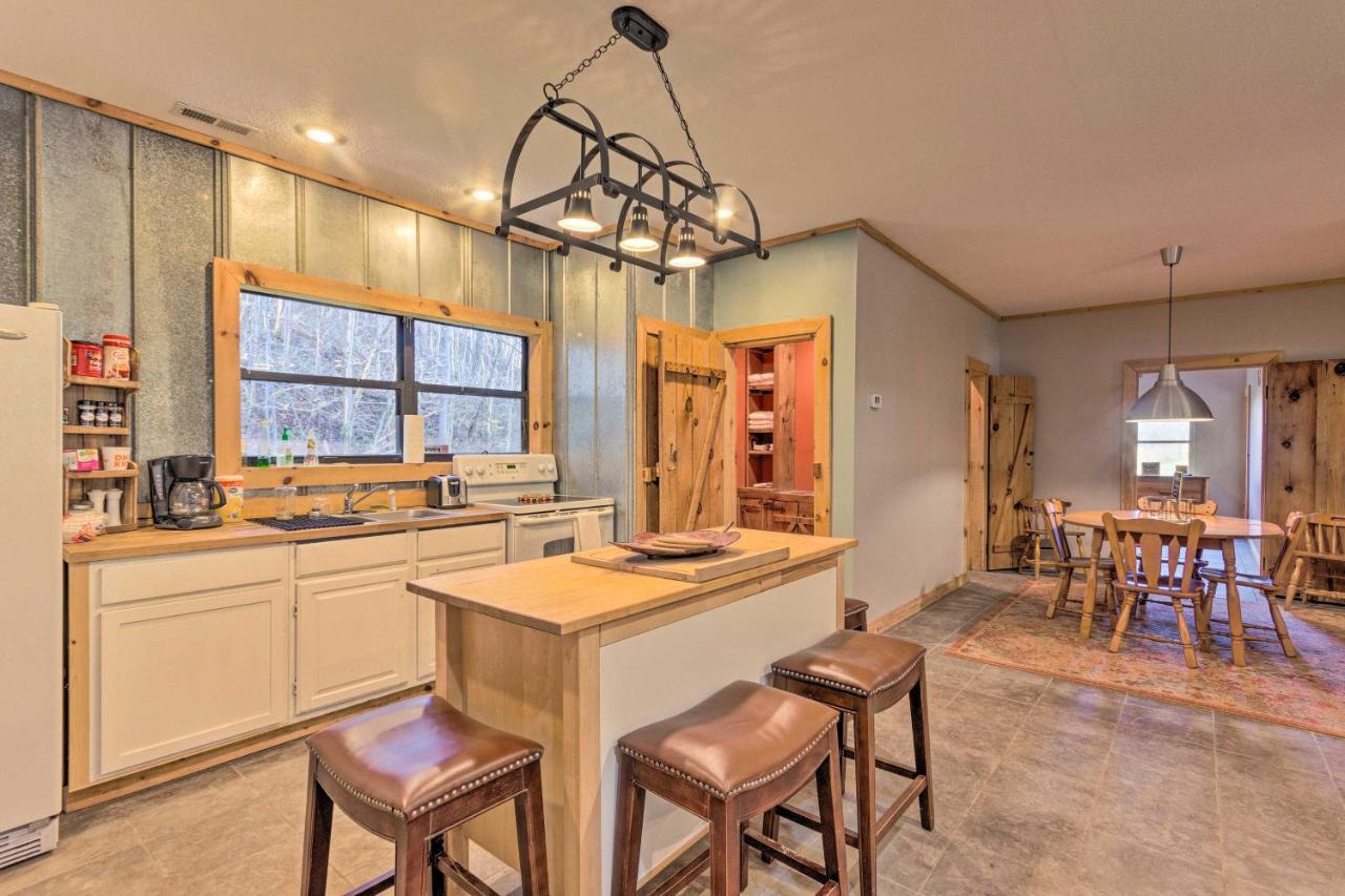 Pet-Friendly Blue Ridge, Cherokee Forest Retreat! Greeneville ภายนอก รูปภาพ